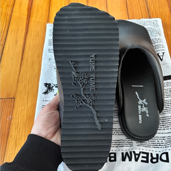 Yume Yume Black Leatherette Truck
Mules Woman - Picture 5 of 6